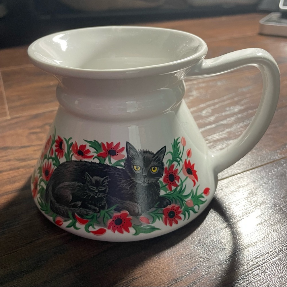 Unmarked Cat and Kitten No Spill Mug